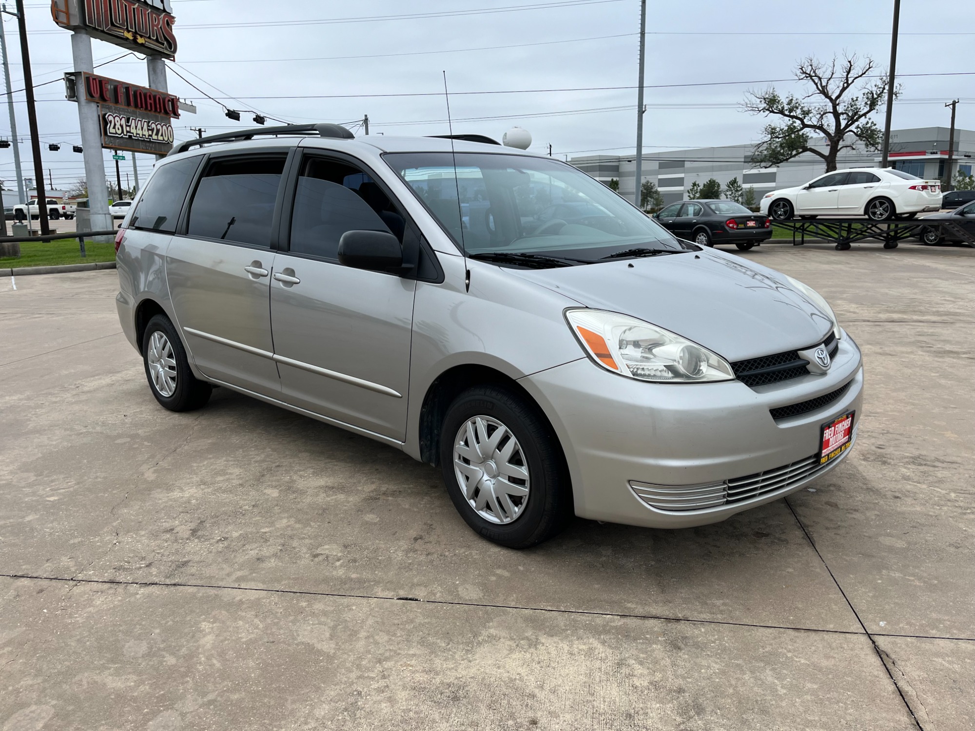 photo of 2005 Toyota Sienna LE - 7 Passenger Seating